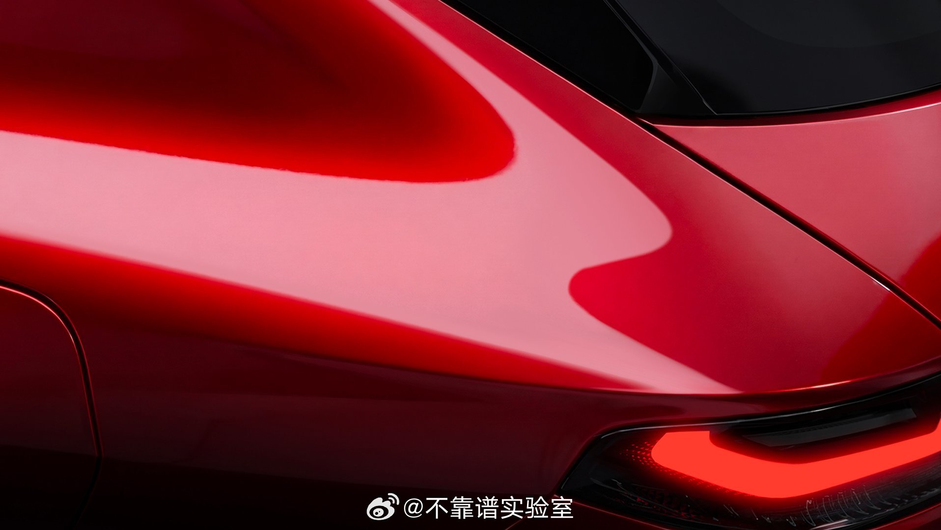 阿尔法罗密欧预热新车，各位可以开始祈祷了“求求你不要是小吉普”“求求你不要是跨界