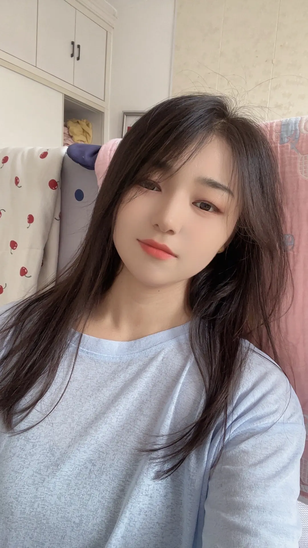 如果没有结婚，应该很自由吧，上个小班挣点小钱，染个头发，做个美甲，穿上...