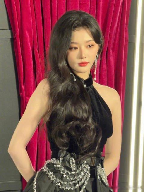 孔雪儿周洁琼红毯生图状态 