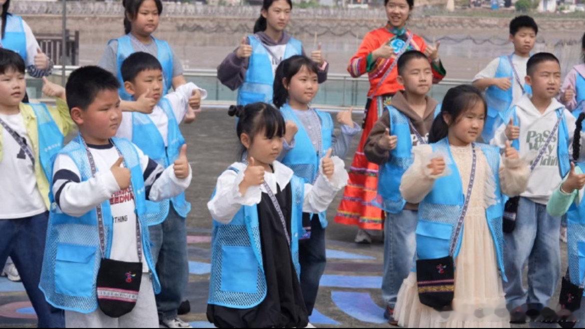 台州青少年沉浸式体验畲族非遗文化魅力三门涛头村庆三月三，青少年沉浸式体验畲族非遗