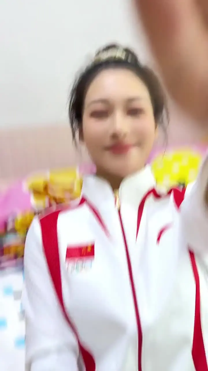 江山如此大 何处是家 过重重关卡 看盛世的烟花
