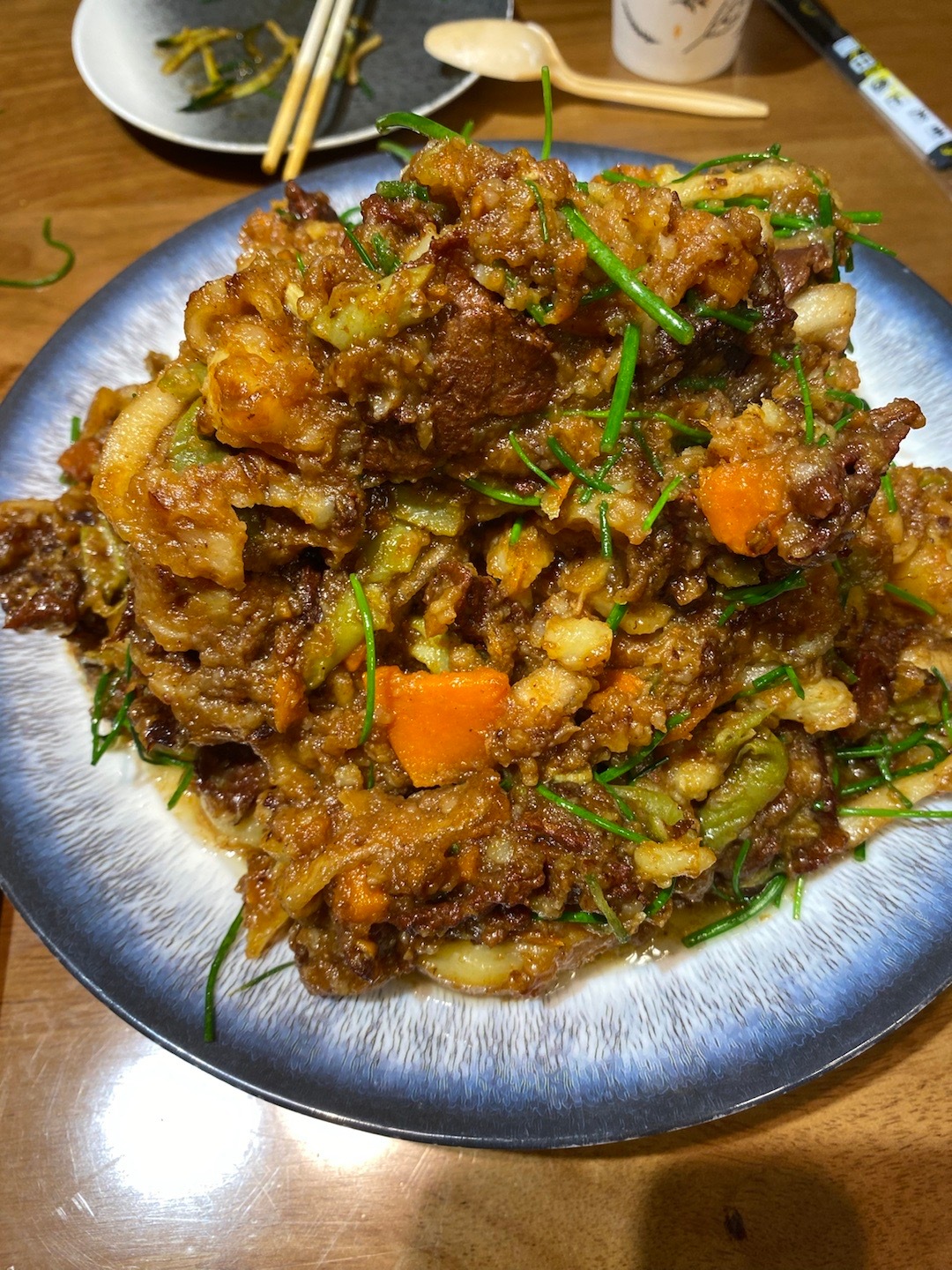 吃了一顿蒙餐，好扎实的烩菜啊，牛肉干香，土豆豆角绵软如泥。奶油拌炒米是口感神奇的