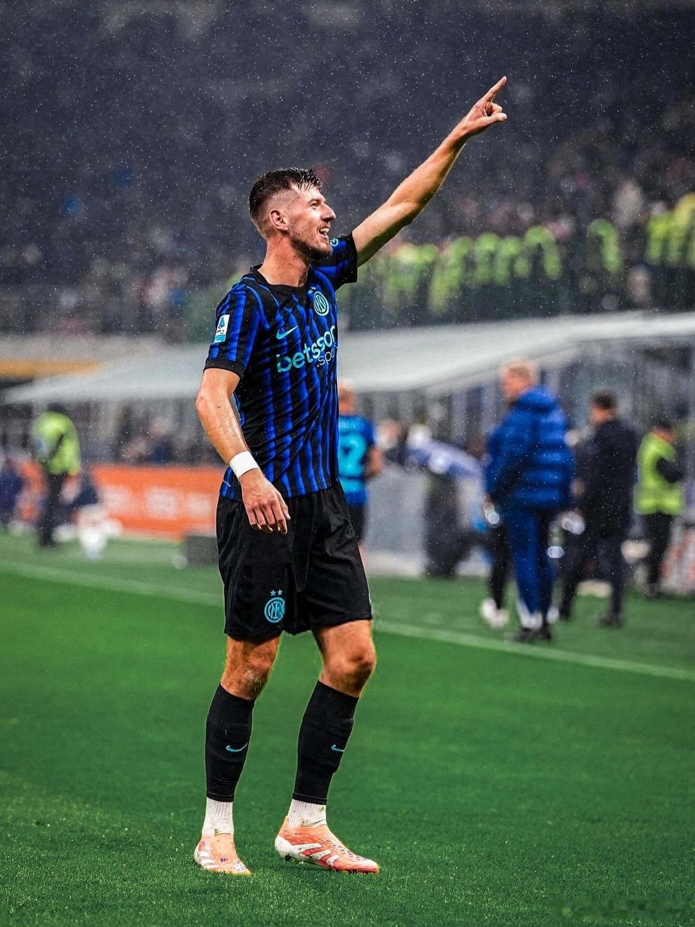 【逆转】米兰体育报预测国际米兰德比首发，苏西奇和阿切尔比首发。💙🖤