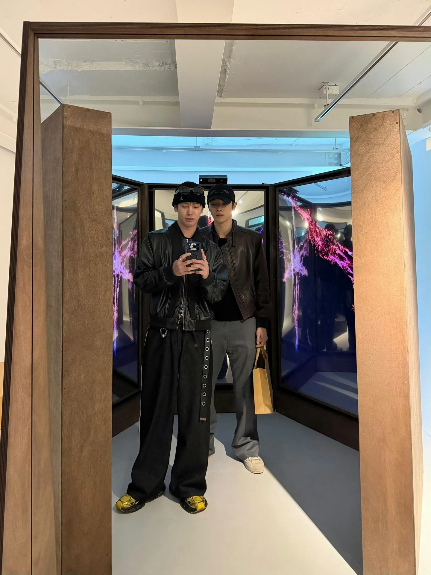 成灿和松岛正平一起逛街吃饭了！ 