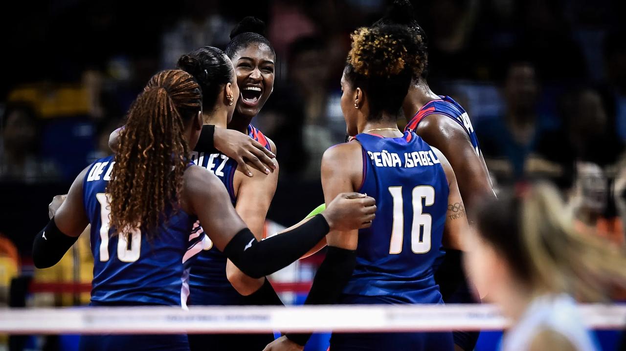 塞尔维亚女排危险！1-2落后多米尼加！
前三局23-25，25-18，23-25