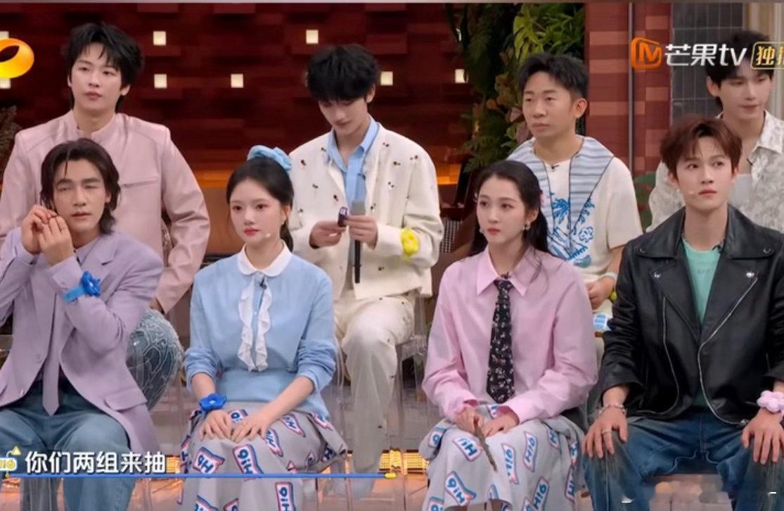 关晓彤李昀锐你们在讨论什么你好星期六 我真的会被这两个人笑死。输了比赛不可怕，可
