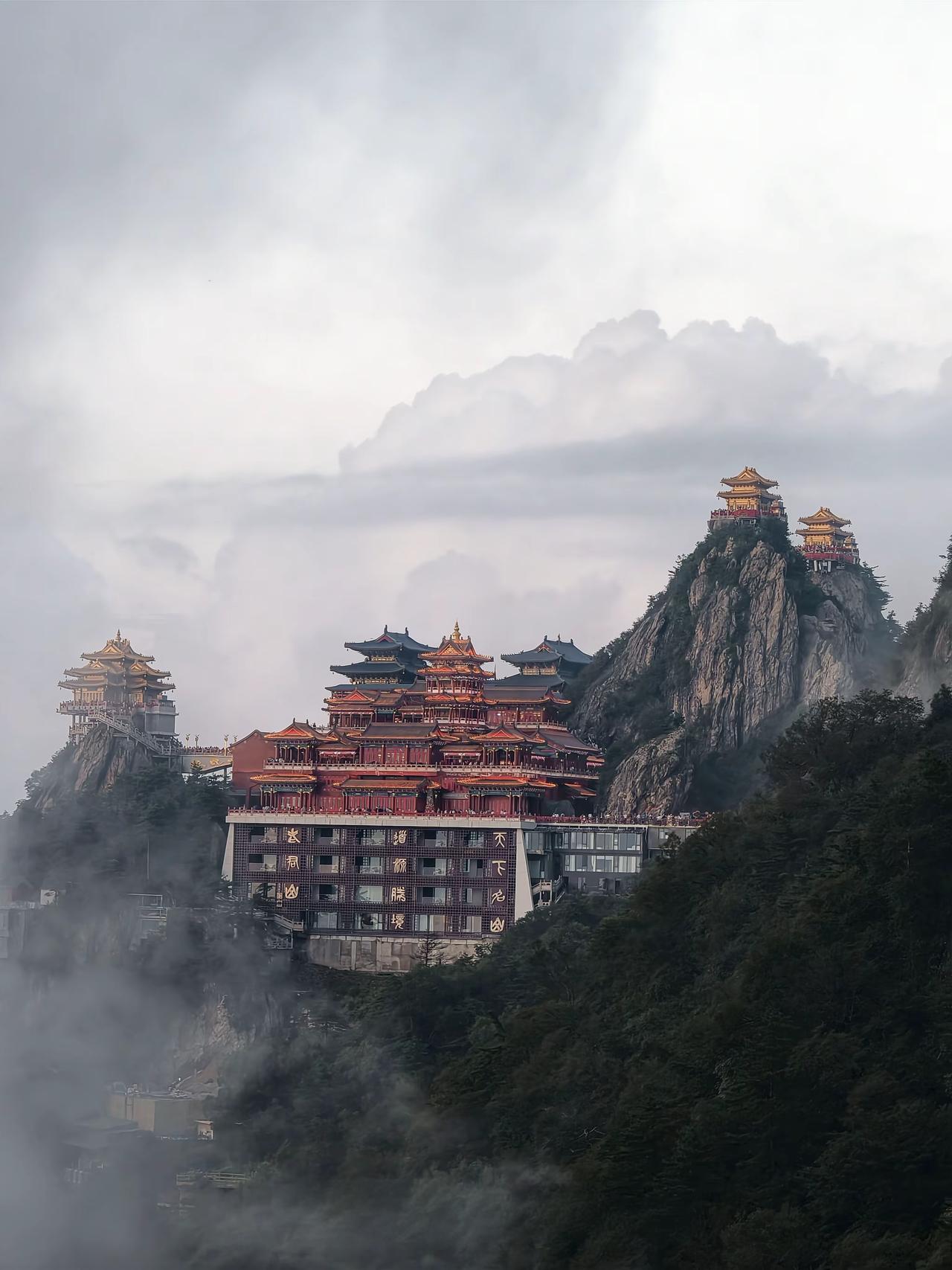 是优先保护企业生存？还是优先保护职工权益？

现在，有一些正策在逐渐的完善，比如