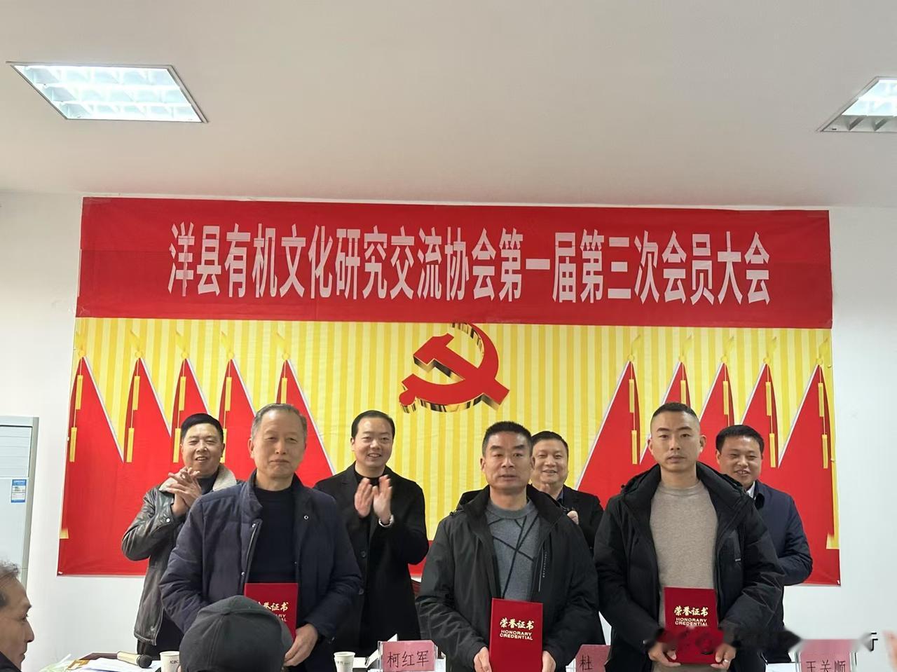 有机为媒牵红线，文化牵手结良缘。
古韵今风融一体，墨香茶韵共缠绵。
朋友同聚笑颜