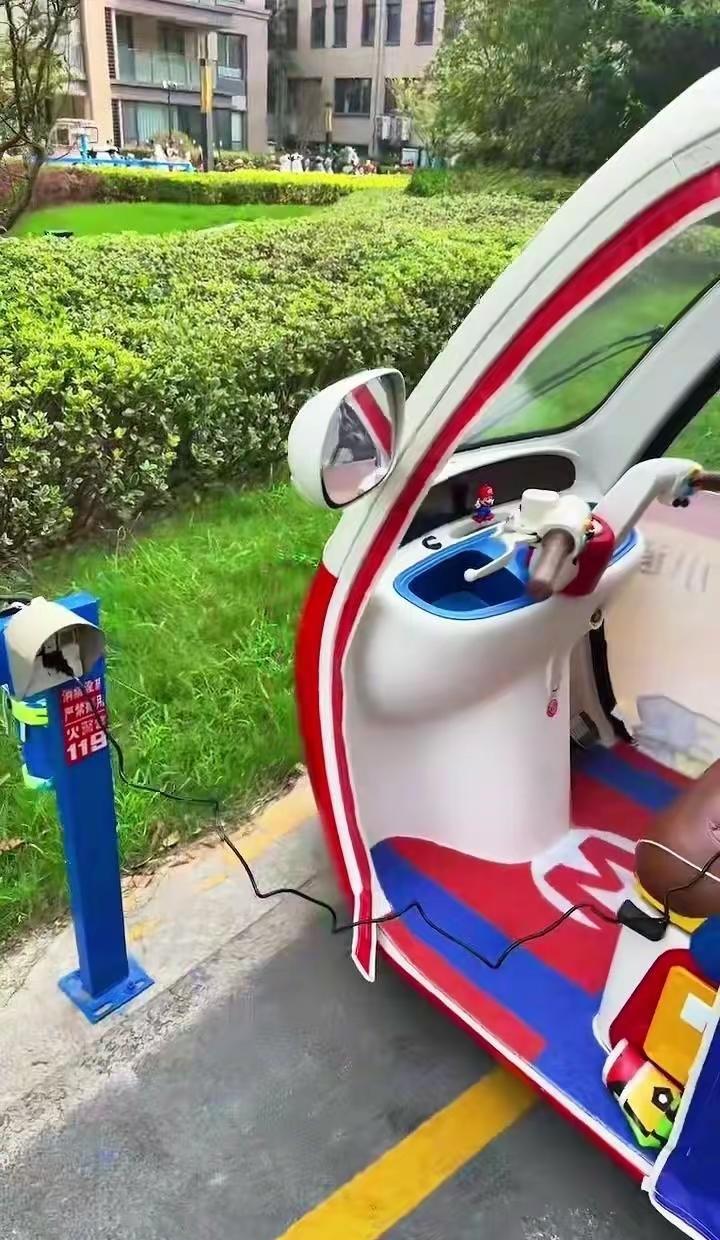 我的小三轮新能源车颜值超高。🤣每次出门都被路人围观夸好看，回头率直接拉满可惜好