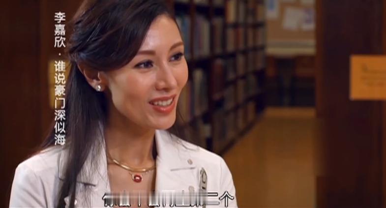 李嘉欣儿子4岁那年，鲁豫采访她问会不会生二胎，李嘉欣表示自己想生个女儿，以后上女