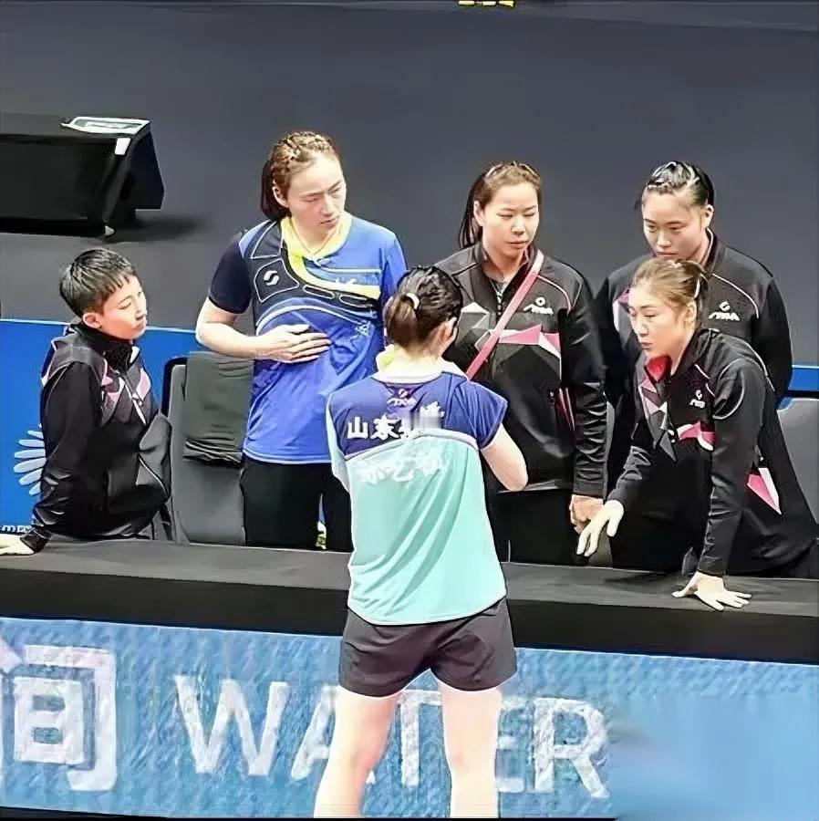 山东女团杀疯了！

一天拼8小时的背后…

陈梦带着俩姑娘从早到晚泡在球馆，全运