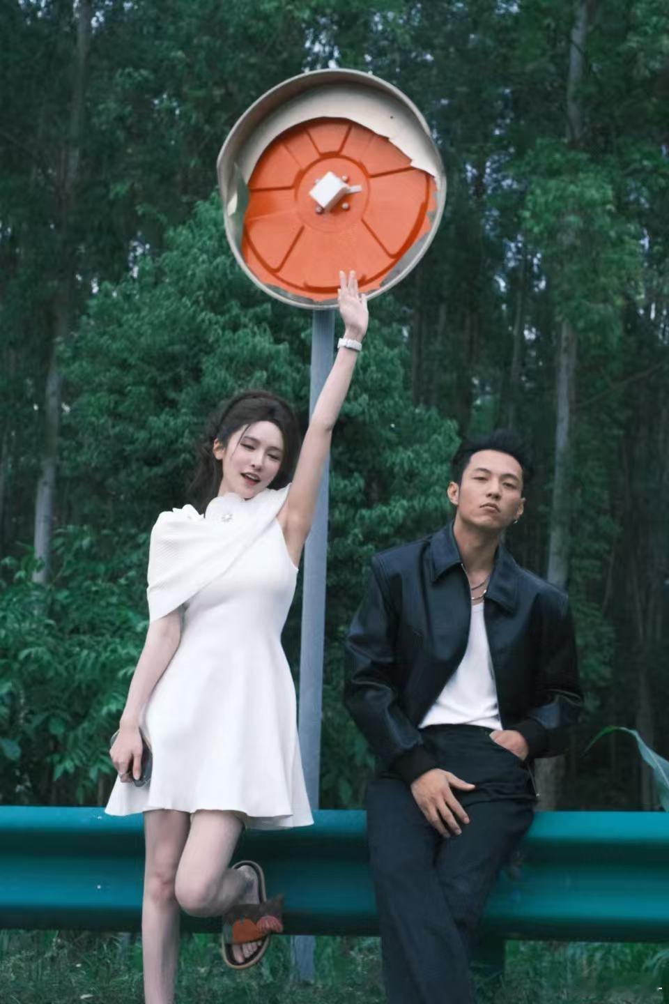 赵熙玥夏程程人间清醒 很多人问，为什么夏程程能走得那么干脆？因为她知道，错的人不