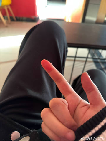 少女有心事，可惜我是阿姨。