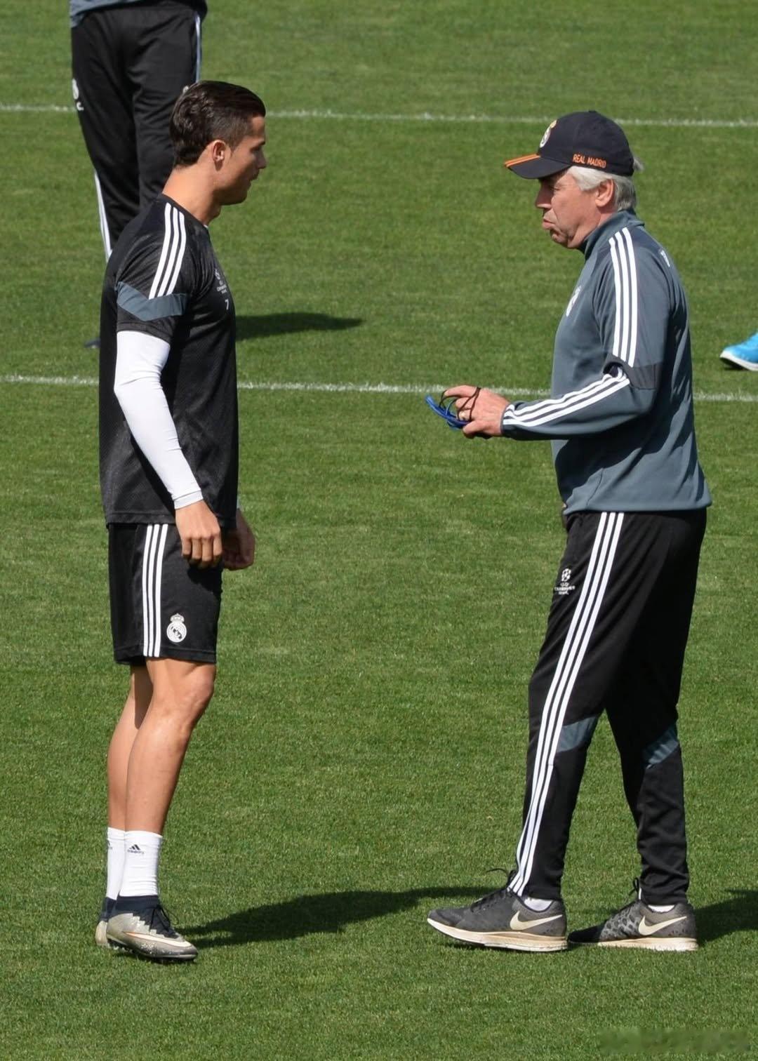 c罗谈安切洛蒂：“我和朋友们坐在车里，他们问我，一个好教练应该具备哪些素质。我认