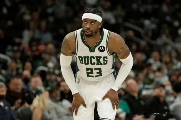 北京时间7月22日NBA老鹰队官方宣布:与自由球员老将卫斯利.马修斯达成一份1年