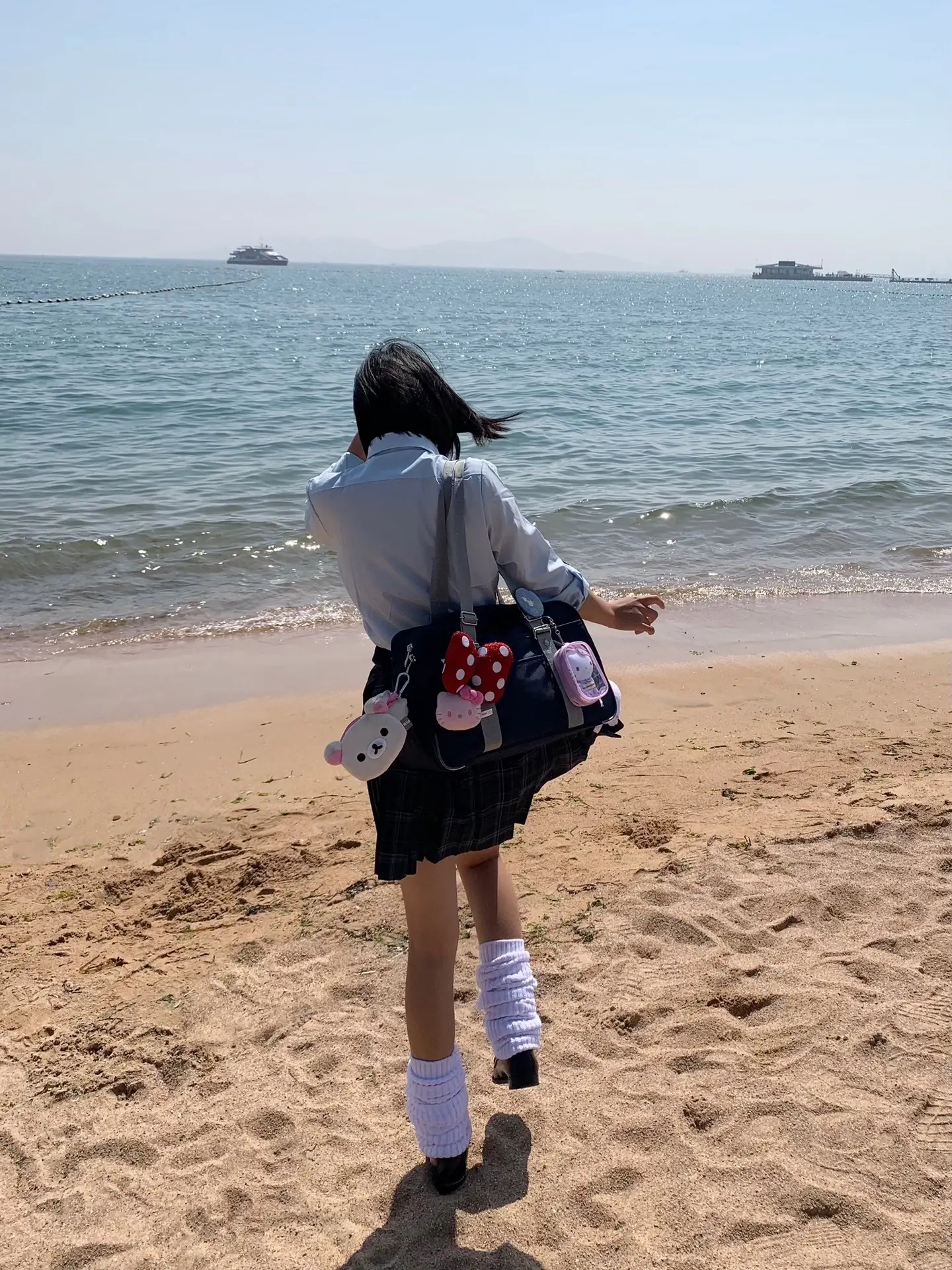 垫底辣妹在海边樱花妹海边