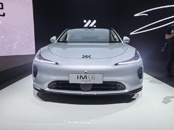 【全新智己L6开启预售21.99万起！】8 月 18 日全新智己 L6 开启预售