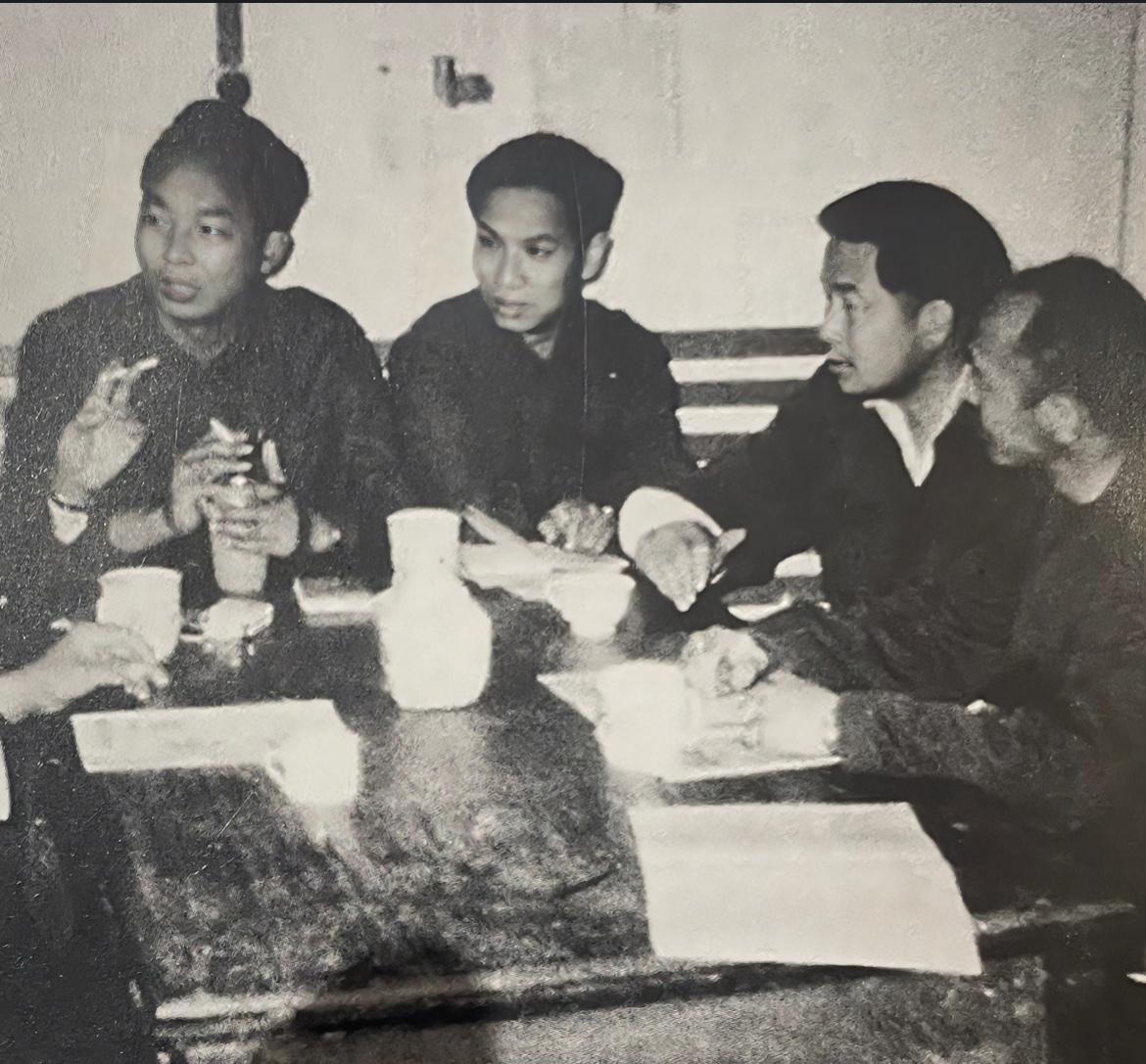 1983年宁晋县委常委 宣传部长崔宝玉到基层指导工作。