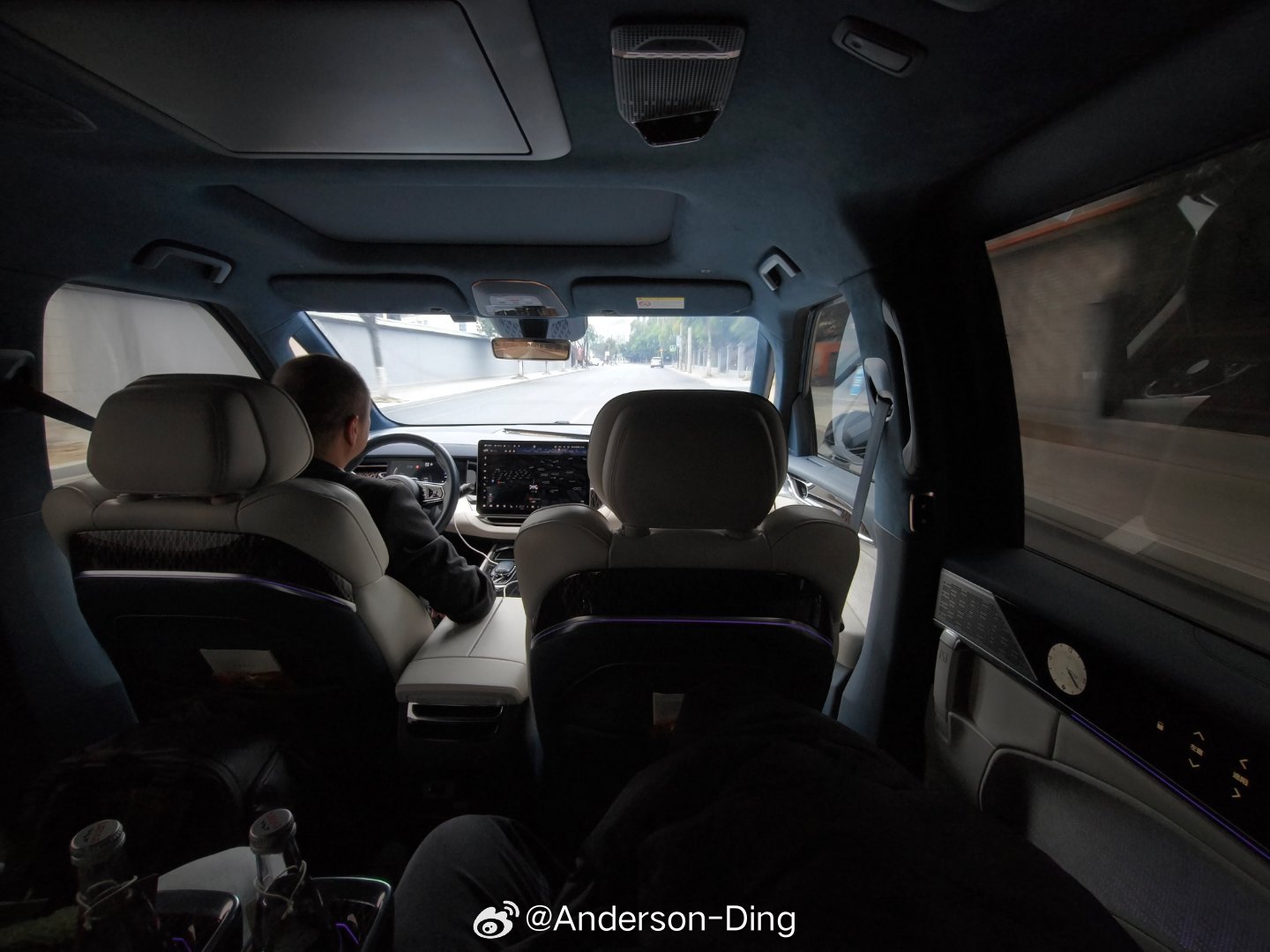 听着头枕里放的古典音乐，配得感进一步下降...... 