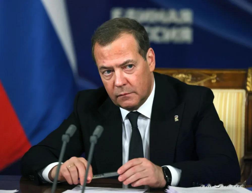 梅德韦杰夫最新消息
4月16日，俄罗斯联邦安全会议副主席梅德韦杰夫直接撂下狠话：