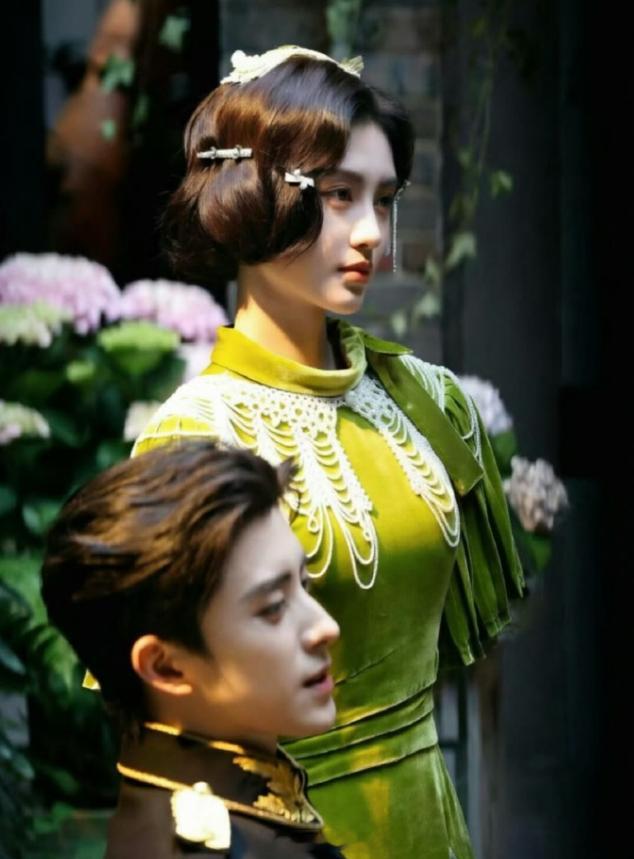 鞠婧祎敖瑞鹏好权威的同框鞠婧祎敖瑞鹏新剧同框路透  鞠婧祎敖瑞鹏万花世界同框路透