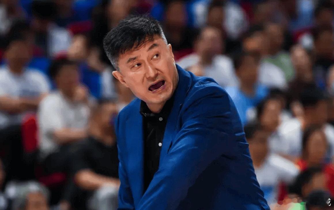 在解说中，郭艾伦表示：杜导现在是老教练了，不管输赢都面不改色心不跳。北京男篮战胜