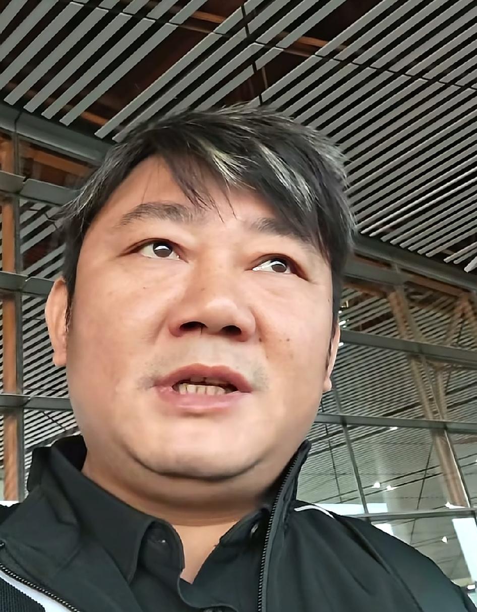 张雪在广交会上点评自动驾驶摩托车就是搞笑，媒体报道后引发了网络热议，正好前些天苏