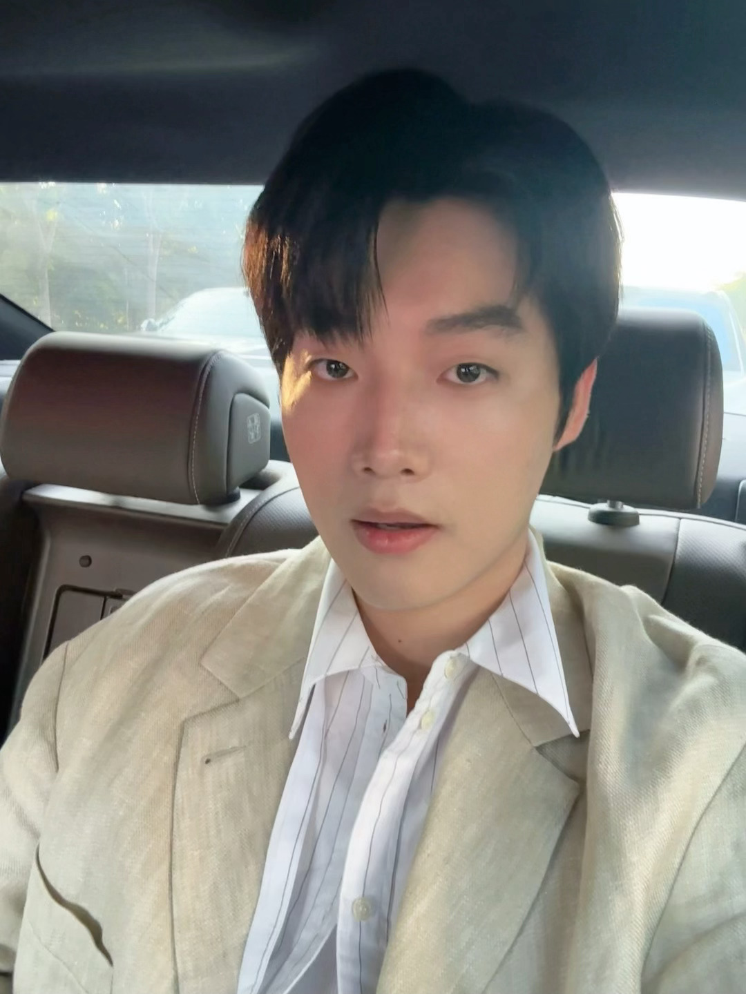 昨晚去领了个奖🏆真的好不习惯这种人多的场合今天又早起去圆桌分享 好想临时取消 