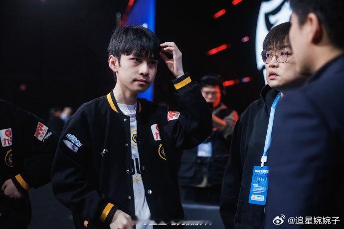 狼队状态看下来能明显感受到，狼队现阶段整体节奏还没有调整到最佳水准。 