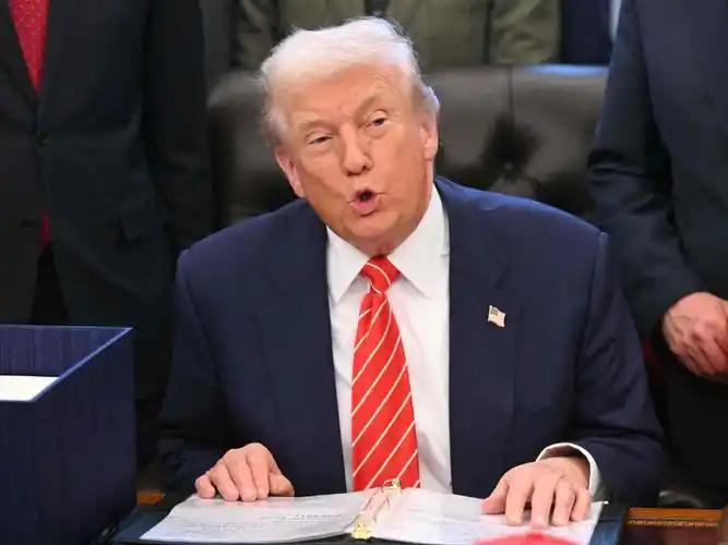 [月亮]华盛顿希尔顿大酒店响起枪声，理科硕士怒闯晚宴，这不是袭击，是一个人的绝望