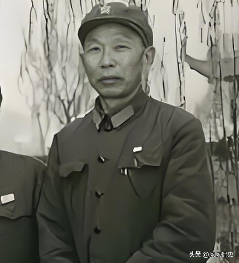 1977年，一纸调整职务的通知到来。走进会议室时，胡炜并不知道，这将是他以副总参