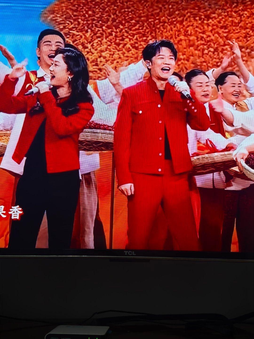 凤凰传奇来晒秋群演都是农民凤凰传奇来晒秋，群演都是农民！春晚春晚段子大考