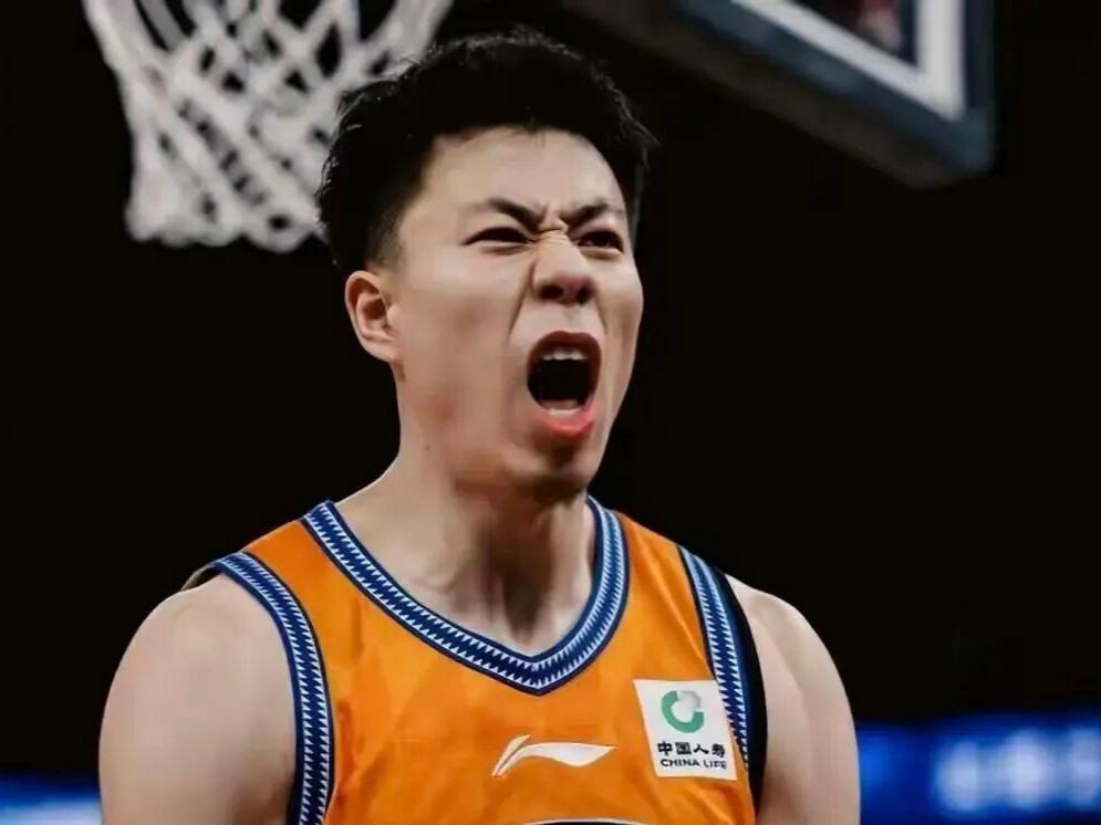 CBA最新消息：据上海男篮球员张镇麟出席了在上海举办的NBA上海篮球盛典接受采访