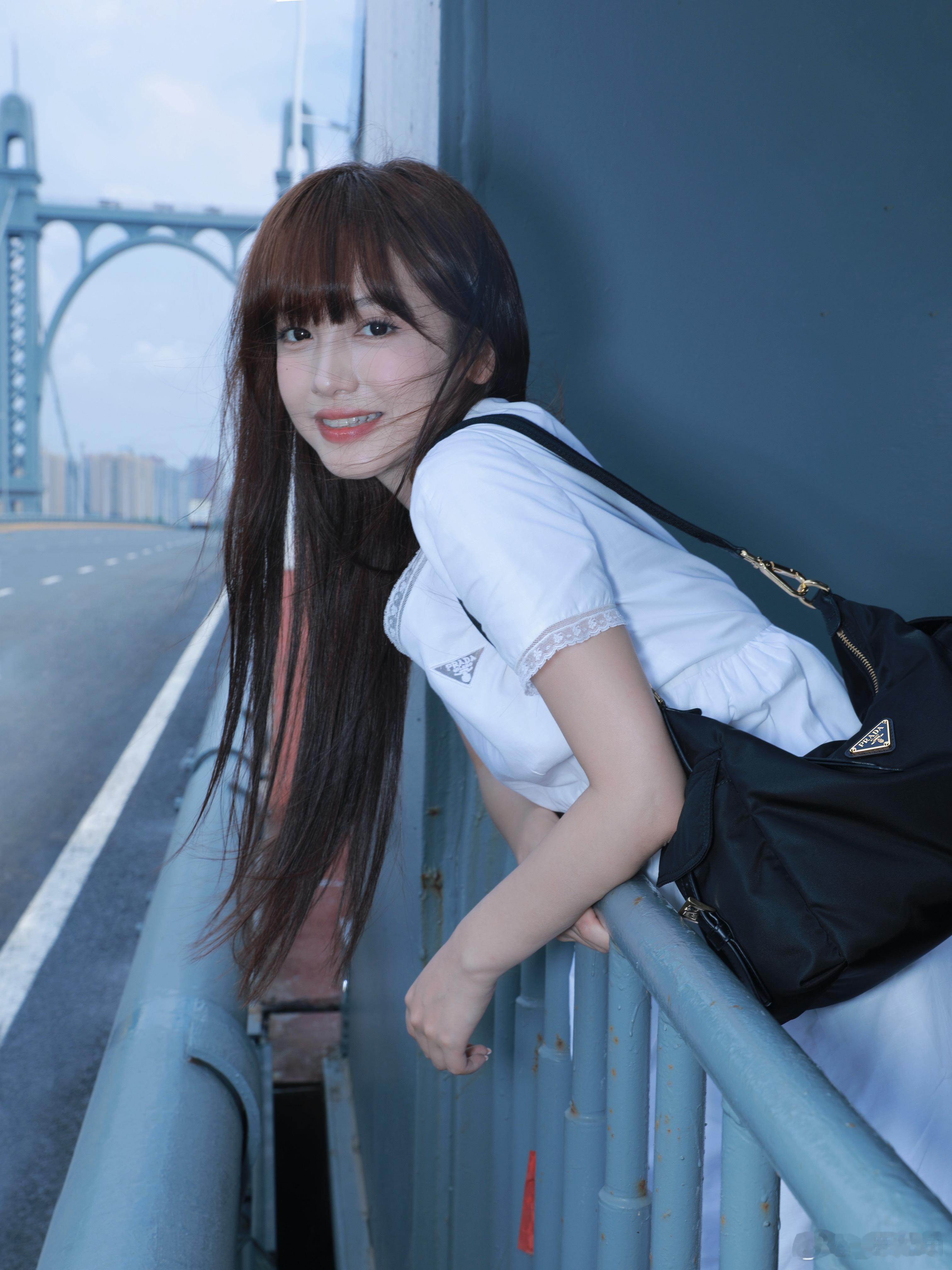 和Prada一起收集城市画面～ ​​​