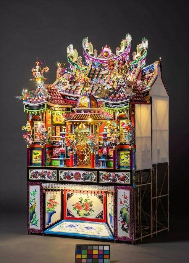 这不是烧给死人的吗？2016年，巴黎设计展竟将中国的祭品拿来展览，引得质疑无数。