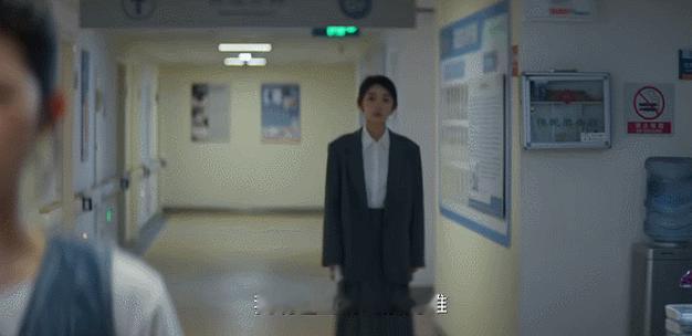 何蓝逗新剧被渣男妈妈道德绑架何蓝逗真的是把无奈演活了，隔着屏幕我都感觉无力！真的