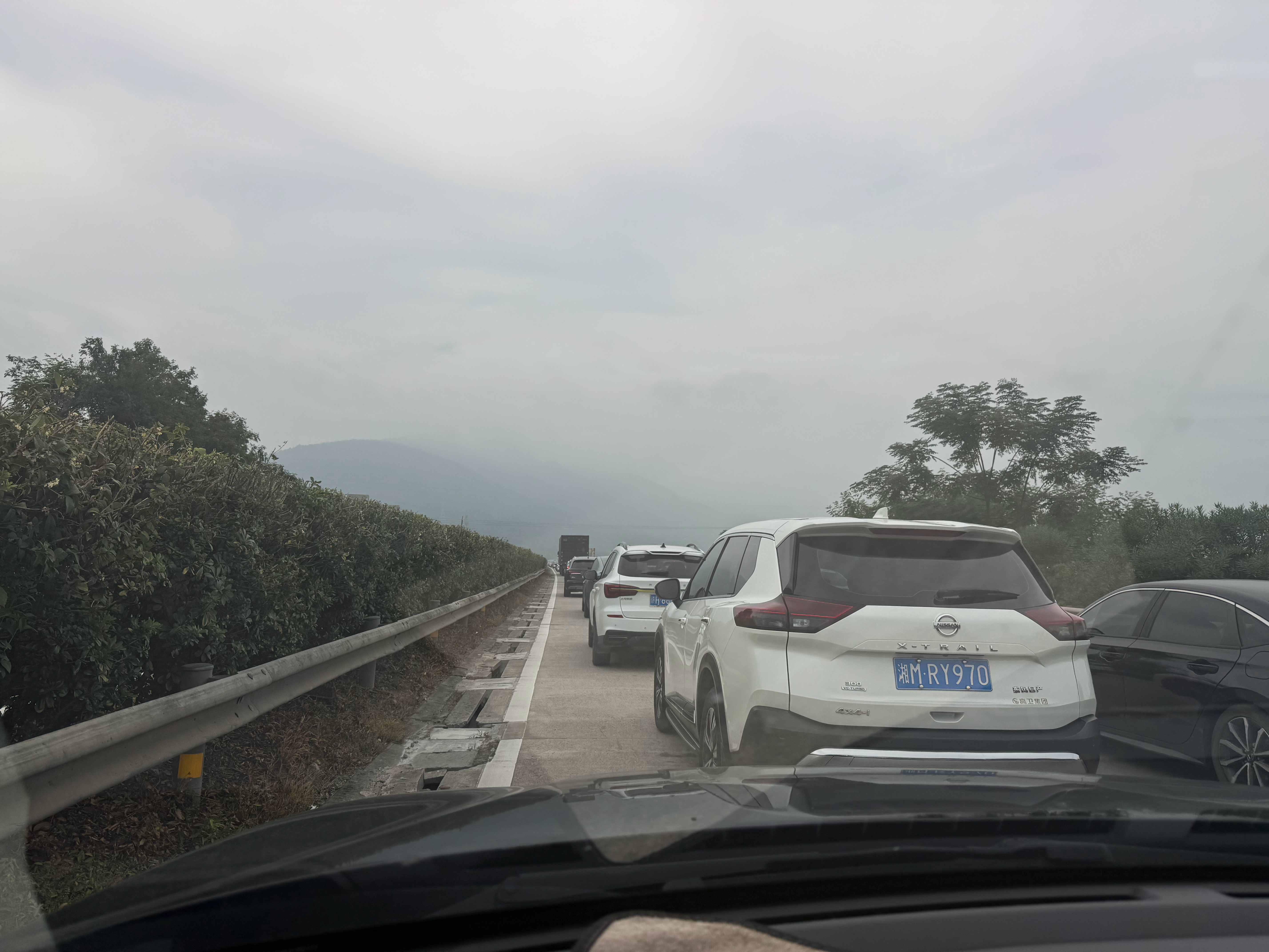 我在桂林看车展。你们呢？ ​​​