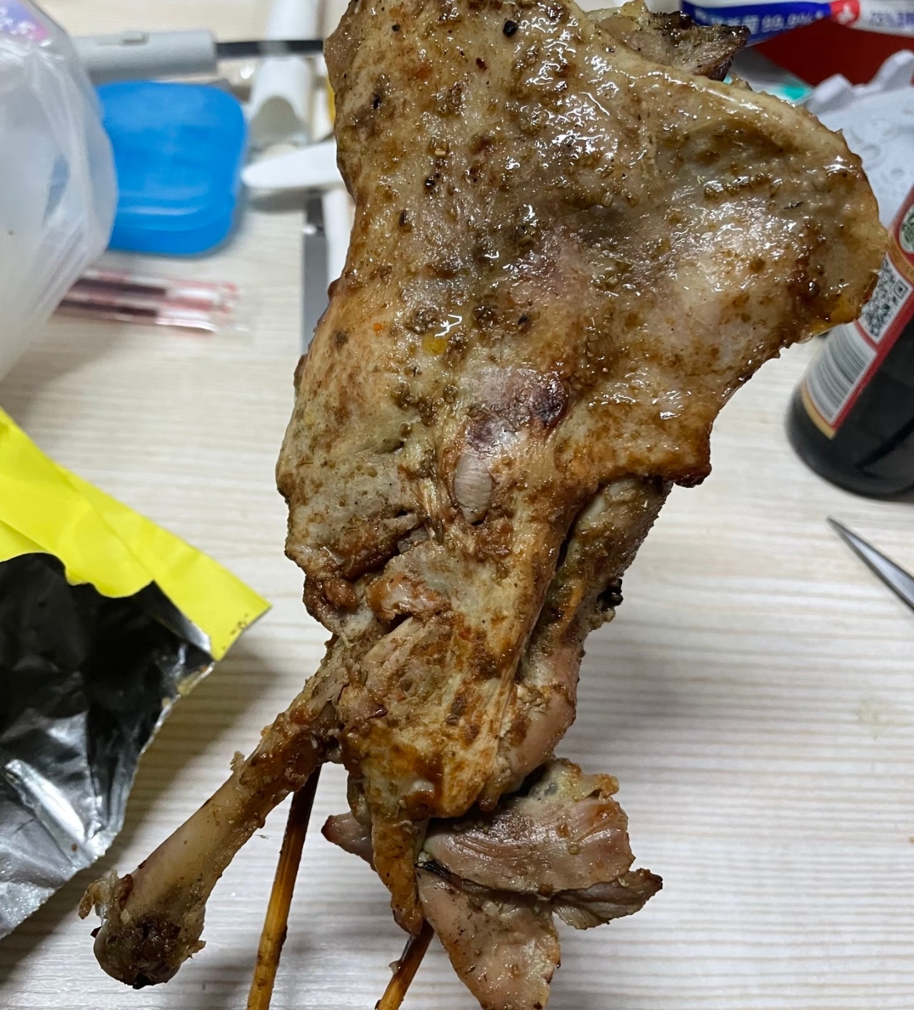 鹅腿阿姨腌鸭腿的料汁发黑任何一次的报道都会引来无数次的追踪，鹅腿阿姨只要身正不怕