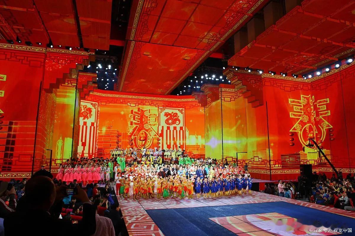 2024年央视、各大卫视春晚彩排如火如荼，舞台如火如荼。那一年，明星阵容各显神通