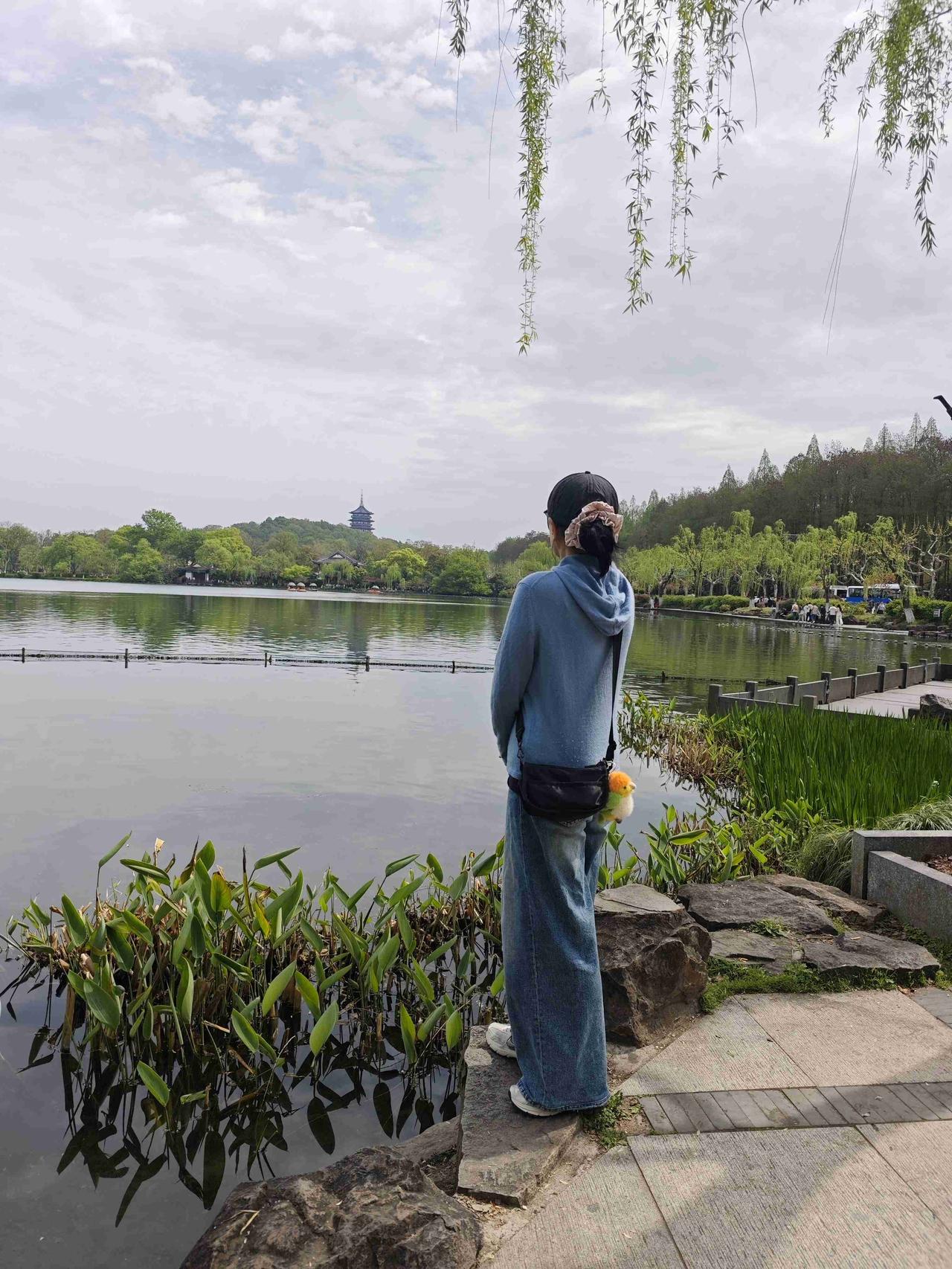我的今日状态：😁轻松愉快
我这里的天气：☀️晴天

我在杭州法喜寺黑板上看到这