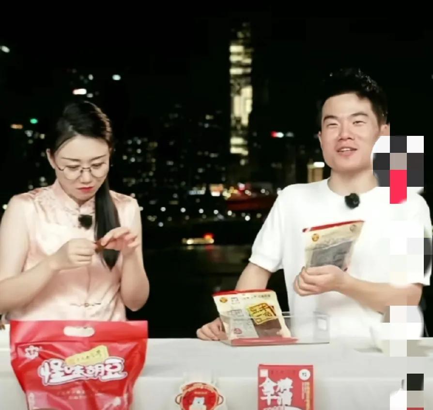 原来如此！重庆之行，董宇辉卖豆干，一位网友在评论区感叹道“武隆豆干，YYDS！”