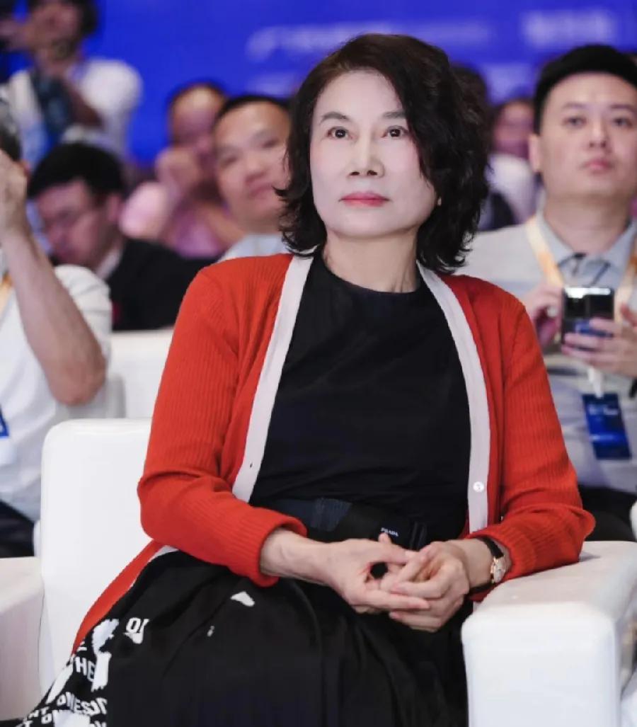 有些人后槽牙都要咬碎了！
 
美的签了，小米签了，海尔icon签了，唯独董明珠i