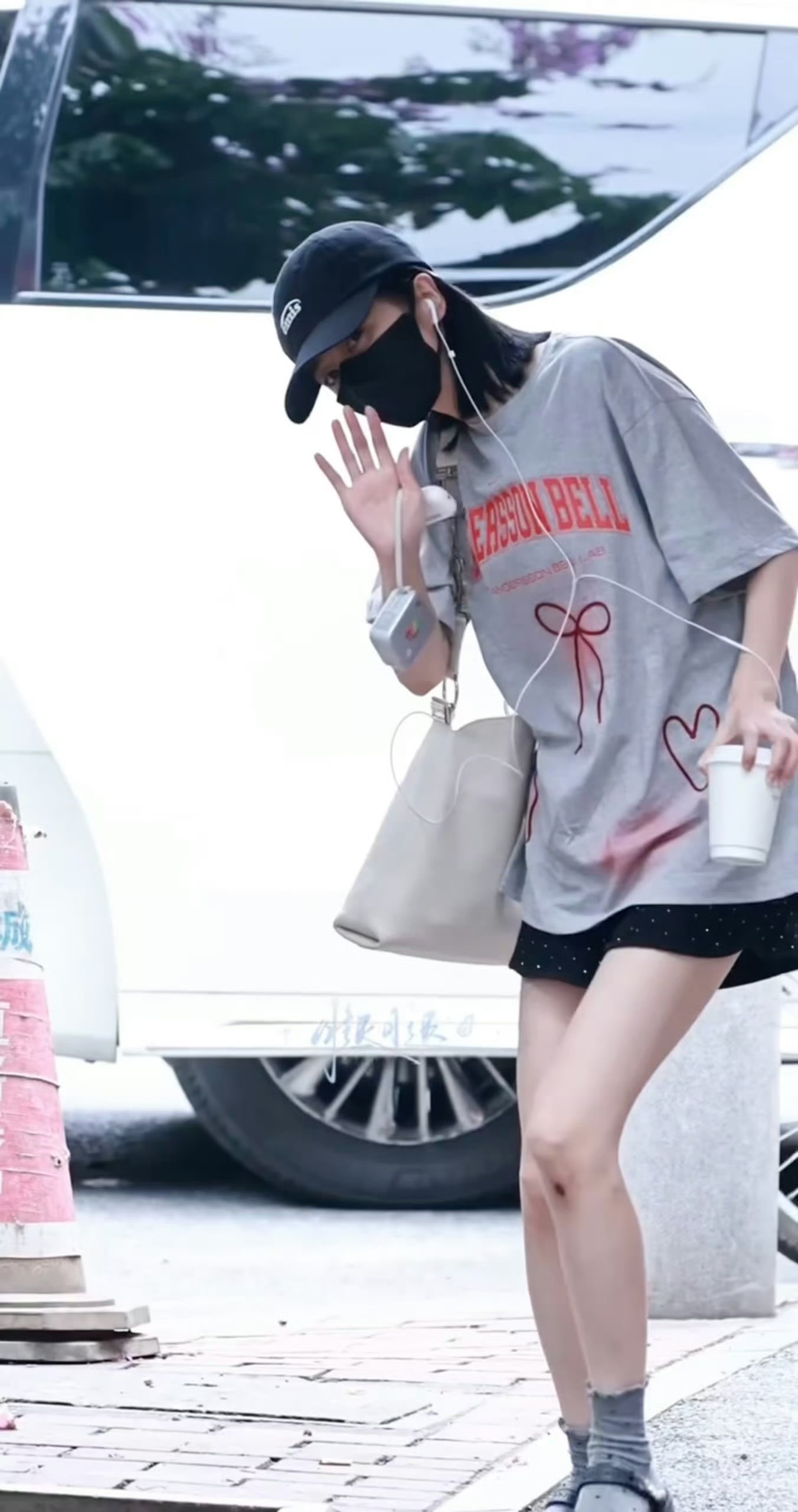 ㅋㅋㅋ女鹅现在好像是知道正式进入夏天了🥺 