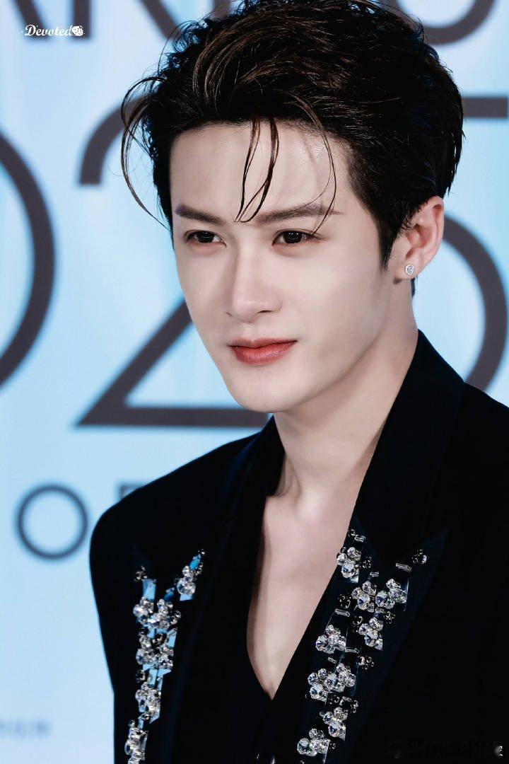 檀健次ELLE盛典这个大背头，好浓的荷尔蒙气息[污][污]檀多多男模来的吧哈哈哈