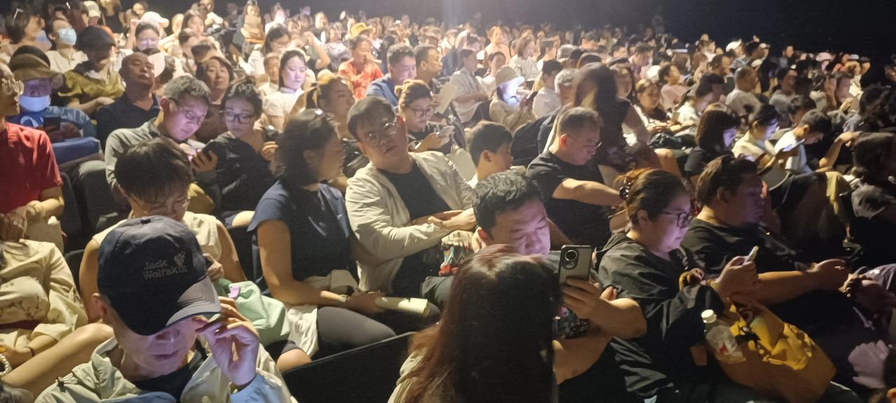 谁能告诉我洛杉矶为啥骚乱？看咱这秩序多好，何其幸，我们生活在中国，爱我大中国！