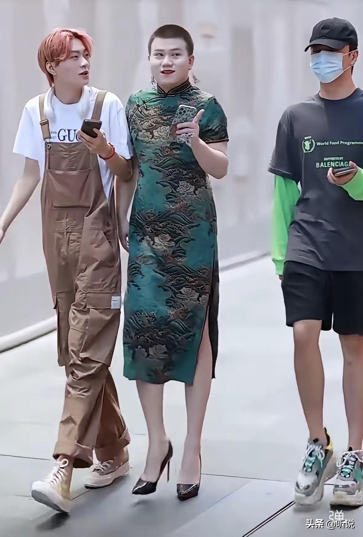 看到路人穿成这样是穿衣自由，如果是你的孩子呢，你还能支持“他”吗？