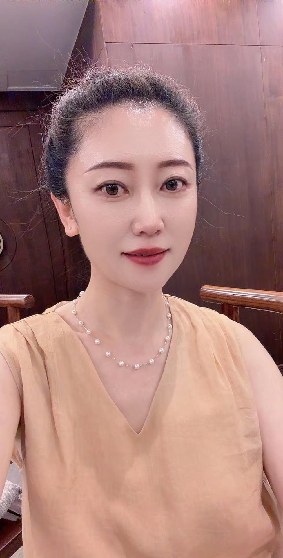 哭包小姐，展信佳张凌赫 所有的强大背后都是长时间极度的压抑极度难挨的痛苦都是无数