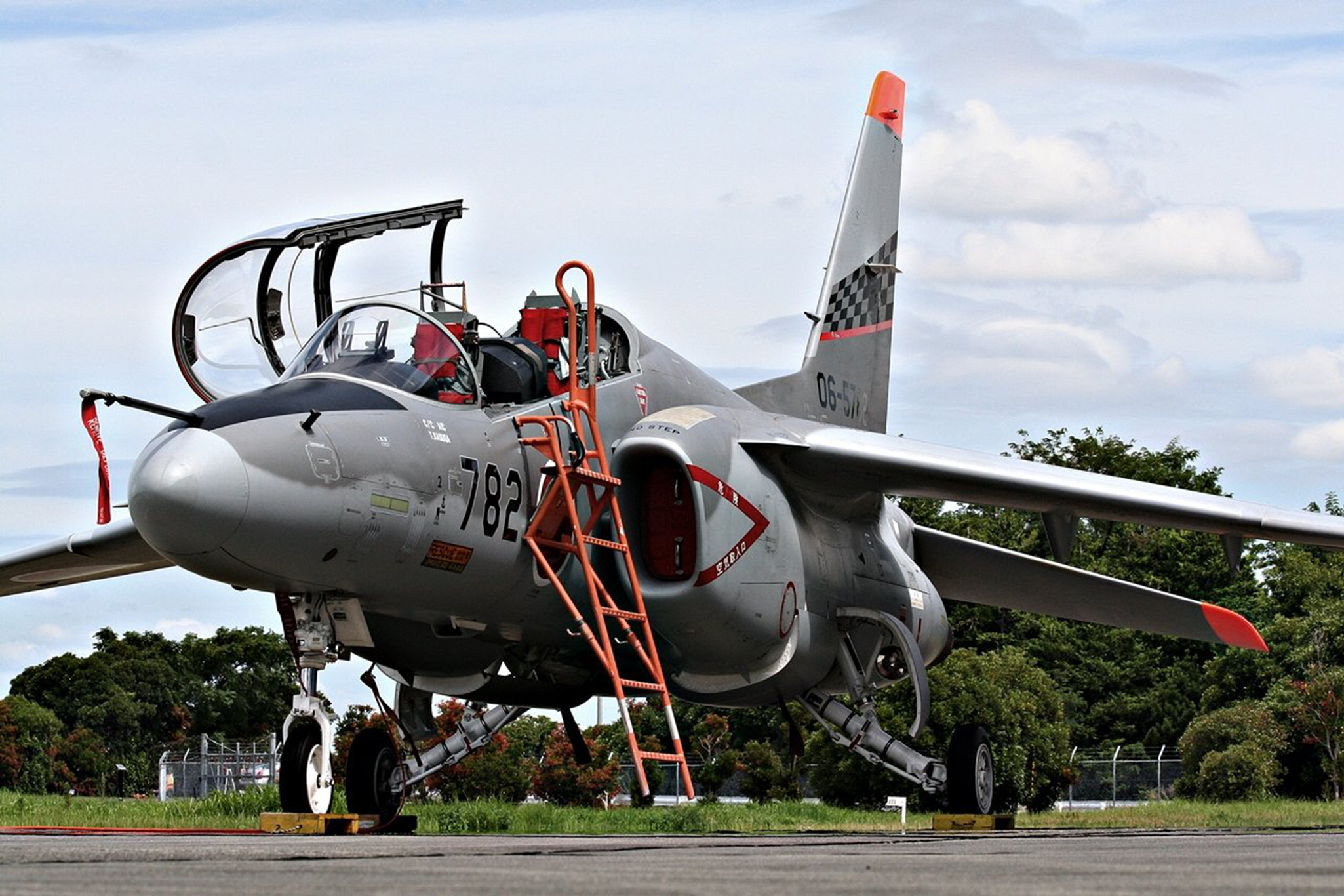 分享圖片：日本川崎重工T-4高級教練機 