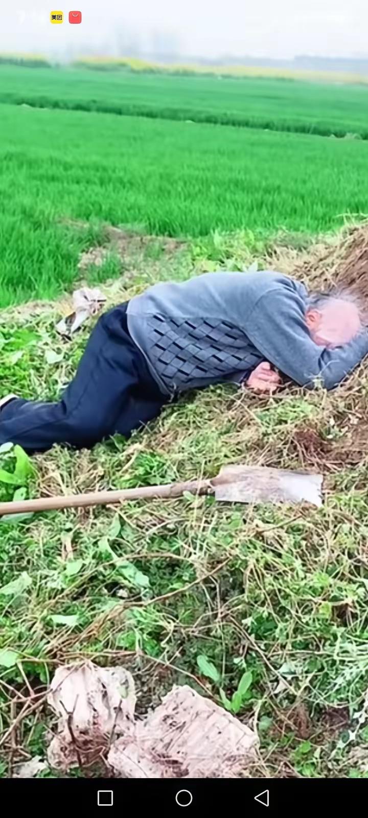 老人的的郁闷！
生活中的压抑与种种不幸，一股脑的涌上心头，心酸和泪水不能自拔，和