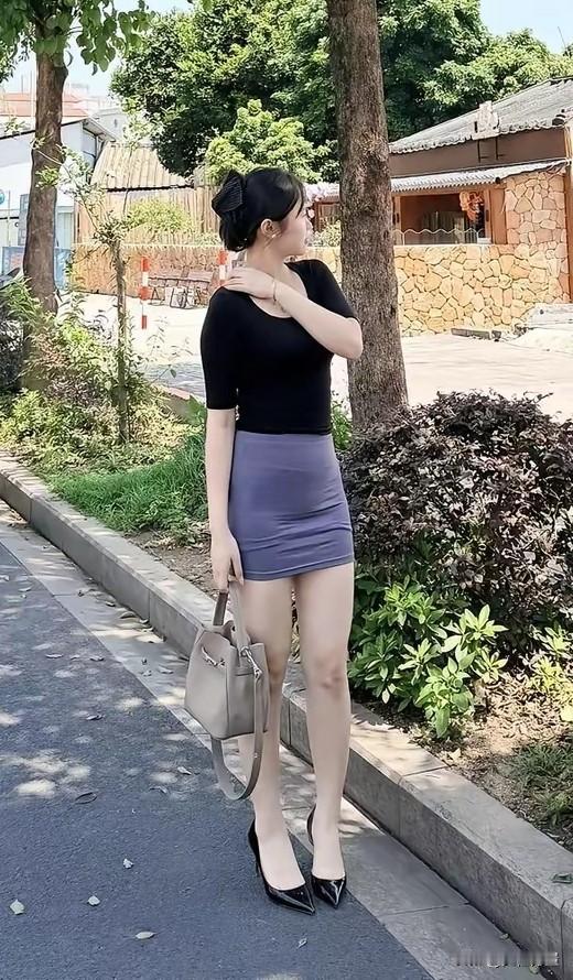 这一身能去开家长会吗？